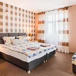 Lawendowy Dworek 住宿加早餐酒店 3*