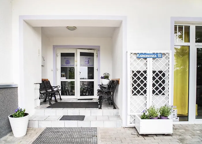 Lawendowy Dworek 住宿加早餐酒店