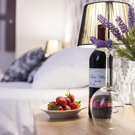 Lawendowy Dworek Bed & Breakfast *