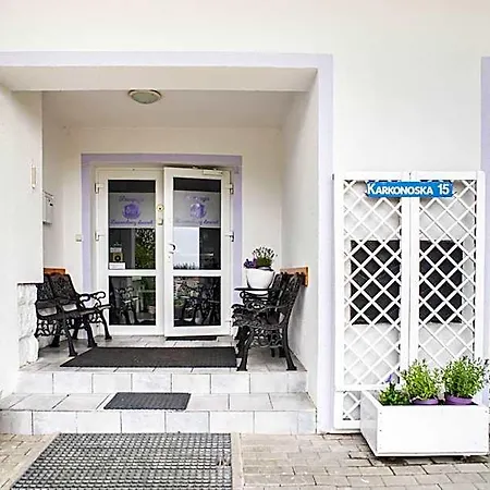 Bed and breakfast Lawendowy Dworek